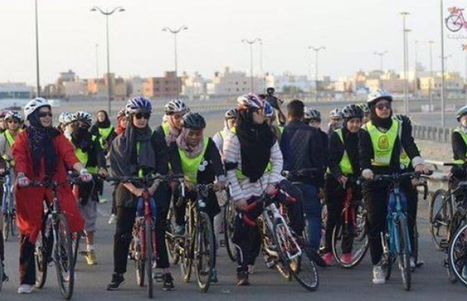 Održana prva ženska biciklistička trka u Saudijskoj Arabiji