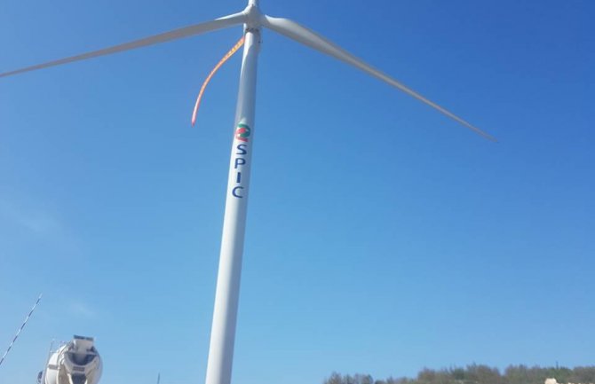 Postavljena prva vjetrenjača na Možuri (FOTO)