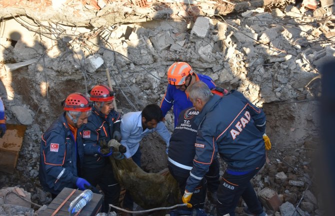  Snažan zemljotres u Turskoj: Povrijeđeno 35 osoba, više objekata oštećeno(FOTO)