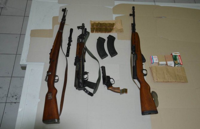 Uhapšen Podgoričanin: Pretresom kuće pronađene puške i municija