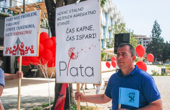 Prvomajski sindikalni protest u Podgorici: Para ima, povećajte plate!(FOTO)