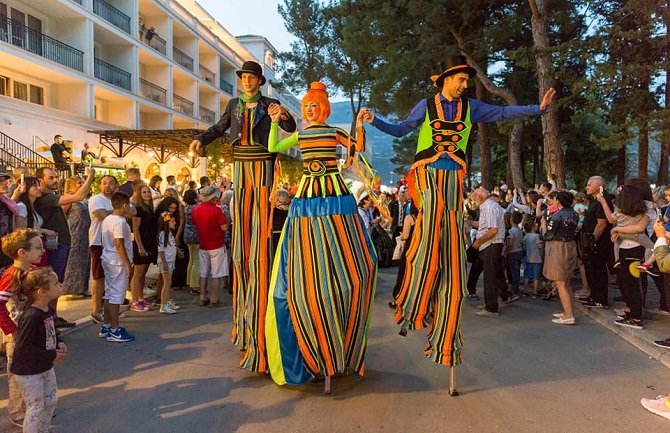 Karnevalom zvanično otvorena ljetnja turistička sezona u Budvi