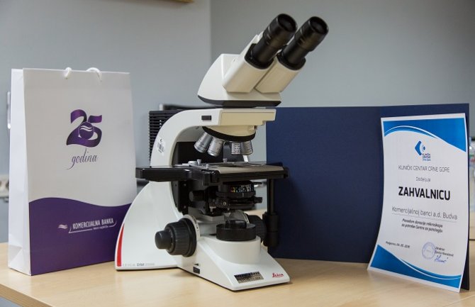 Komercijalna banka donirala mikroskop Centru za patologiju
