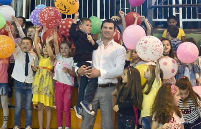 Ministarstvo sporta renoviralo još jednu školsku salu u Ulcinju (FOTO)
