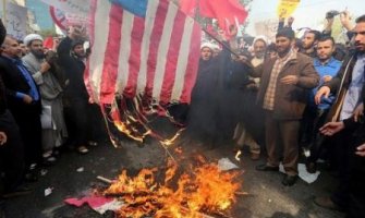 Iranski poslanici zapalili zastavu Amerike uz povike 