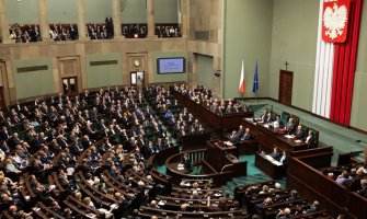 Poljska: Poslanici smanjili sebi plate za 20 odsto