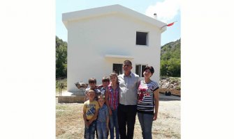 Osmočlana porodica Mašanović dobila novi dom
