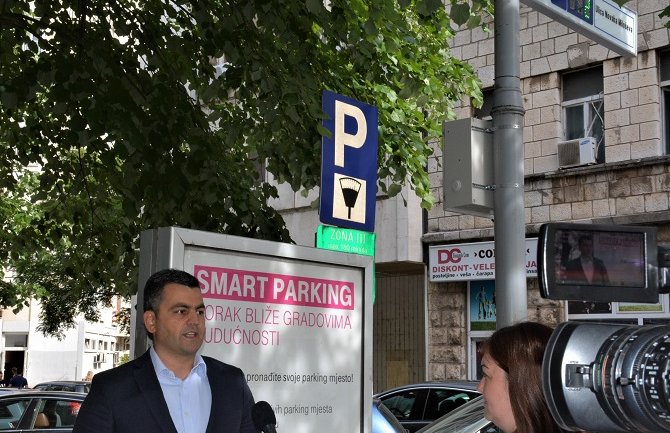 Počeli sa radom prvi smart parkinzi u Crnoj Gori