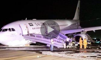 Pogledajte slijetanje aviona bez prednjeg trapa za zaustavljenje (VIDEO)