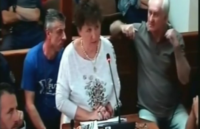 Današnje suđenje obilježila gestikulacija Maksića advokatu(VIDEO)