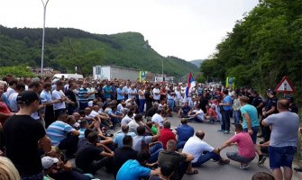 Magistralni put ka Crnoj Gori i dalje u prekidu: Nema dogovora malinara i ministarstva