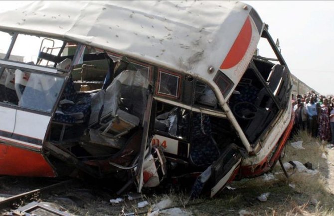 Indija:  U prevrtanju autobusa 16 mrtvih, 13 povrijeđenih