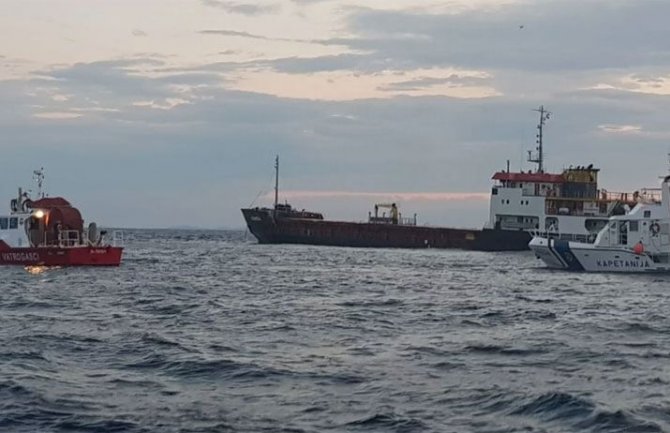 Nastavljeno tegljenje broda Haksa prema Trogiru