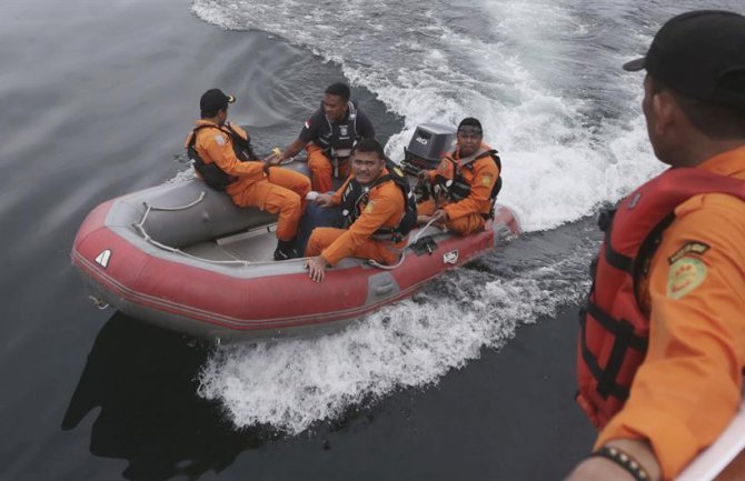 Katastrofalan brodolom u Indoneziji, 4 osobe stradale, 192 nestale