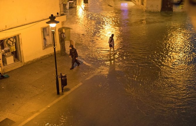 Potop u Rovinju, poplavljene ulice u Beogradu (VIDEO)
