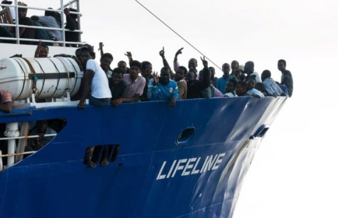 Ponovo drama s migrantima: Brod sa 230 osoba čeka dozvolu da uđe u neku luku