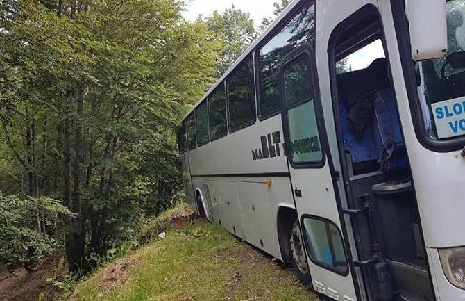 Proklizao autobus sa studentima u blizini Andrijevice