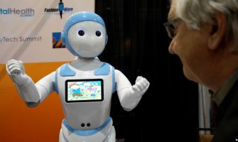 Ovaj robot govori dva jezika,priča šale, daje lekcije iz matematike i čuva djecu(VIDEO)