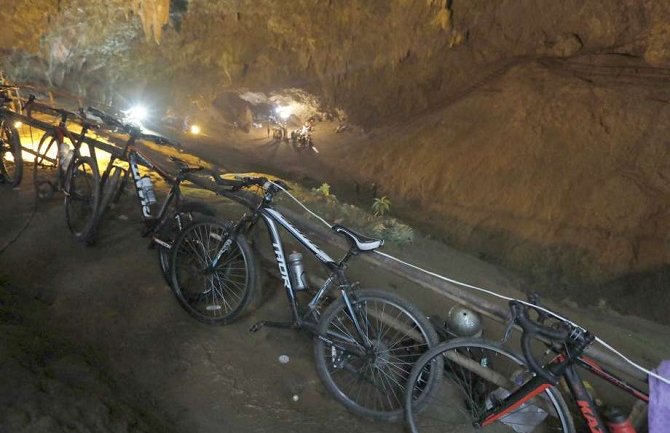 Tajland: 12 dječaka i trener nestali u pećini