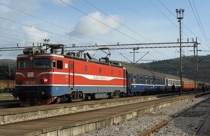 Ponovo krađa tegova na pruzi, voz iz Beograda zaustavljen u PG