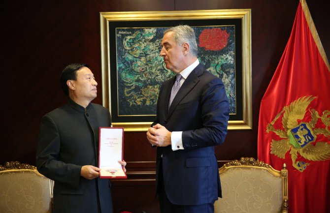 Odlikovanja za ambasadore Kine i Mađarske