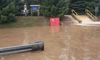 Potop u Kosjeriću, vanredno stanje u Ivanjici, voda odnijela puteve(VIDEO)