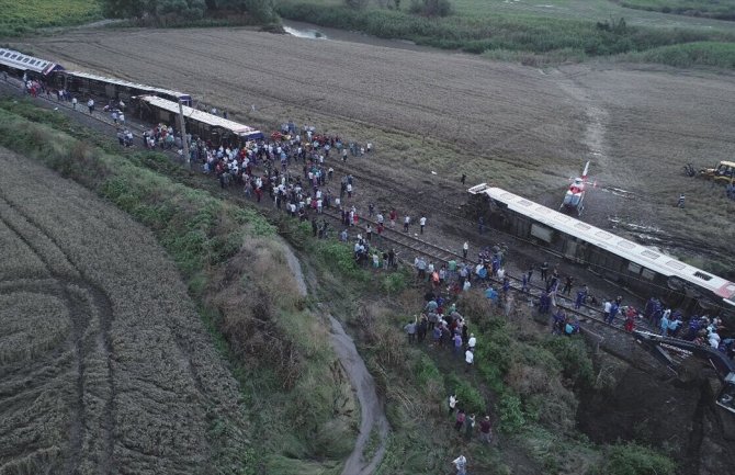 U željezničkoj nesreći u Turskoj stradale 24 osobe (FOTO)