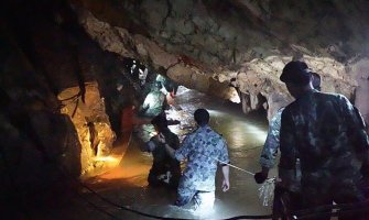 Nastavlja se operacija spašavanja dječaka,  spasioci ušli u pećinu (VIDEO)