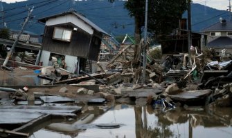 Nakon katastrofalnih poplava Japancima prijete toplotni udari i zaraza