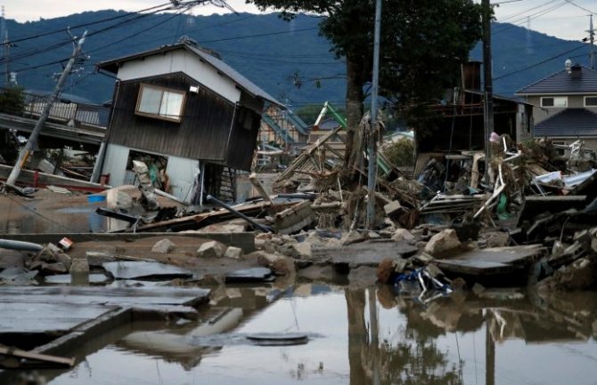 Nakon katastrofalnih poplava Japancima prijete toplotni udari i zaraza