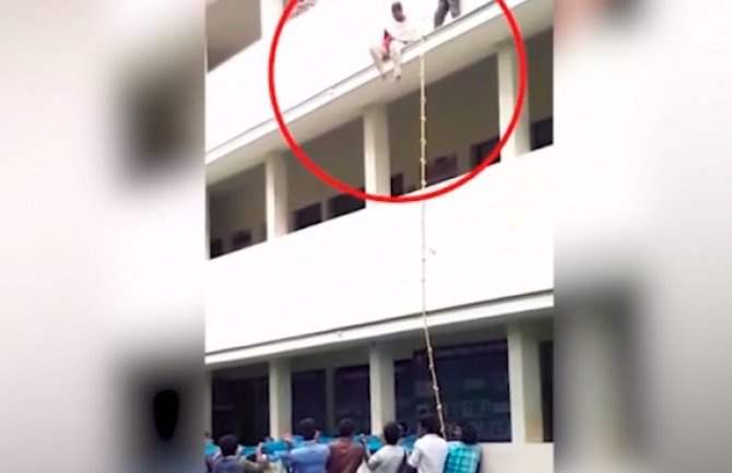 Instruktor gurnuo studentkinju (19) sa ivice zgrade jer nije htjela da skoči (VIDEO)
