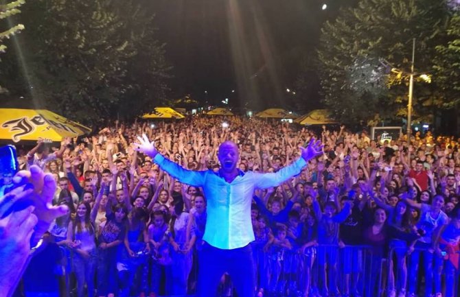 Oborio rekord: Boban Rajović održao spektakularni koncert za Dan opštine Berane