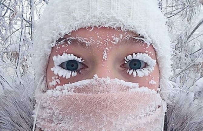 Djevojka sa smrznutim trepavicama pokazala da je ljeto u Sibiru i gore od zime (FOTO)