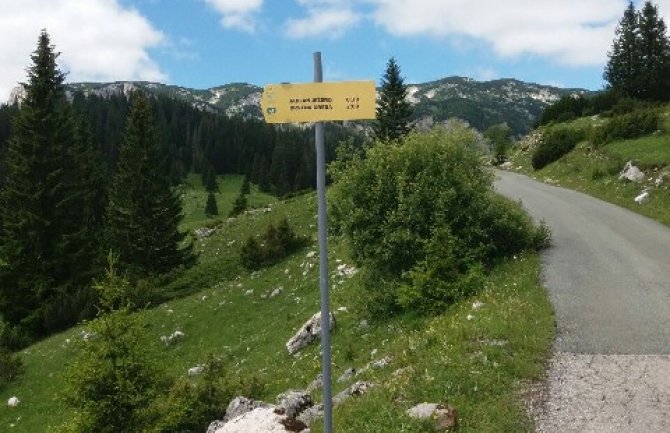 Postavljanje signalizacije u nacionalnim parkovima za bolju informisanost turista (FOTO)