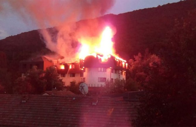Gori hotel u Niškoj banji, mještani strahuju od širenja požara(VIDEO)