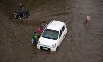 Indija: Monsunske kiše izazvale obrušavanje kuća i poplave, poginulo 37 ljudi