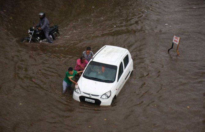 Indija: Monsunske kiše izazvale obrušavanje kuća i poplave, poginulo 37 ljudi