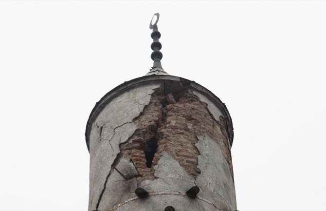 Novi Pazar: Grom udario u Arap džamiju, oštećen minaret
