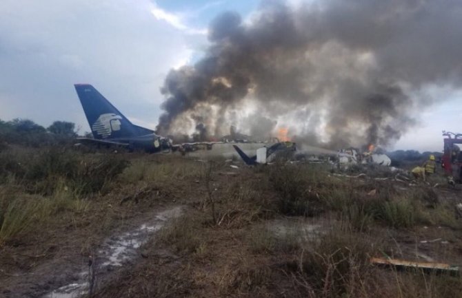 Srušio se avion sa 101 putnikom i članom posade, svi preživjeli, 85 povrijeđenih(VIDEO)