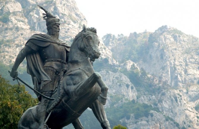 Camaj pozdravio podizanje spomenika Skenderbegu u Ulcinju