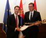 Milačić poklonio Vučiću gusle: Srbe u Crnoj Gori da zastupaju novi i neistrošeni ljudi