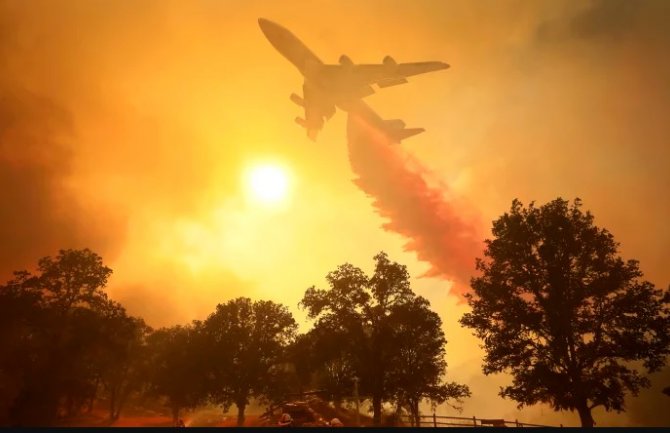 Najveći požar u njenoj modernoj istoriji: Kalifornija se bori sa ogromnom vatrenom stihijom (FOTO)