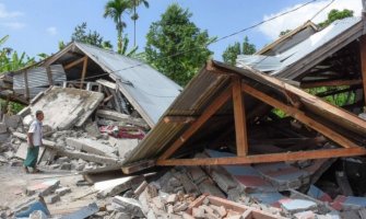 Novi bilans žrtava: U zemljotresu u Indoneziji poginulo 105 osoba