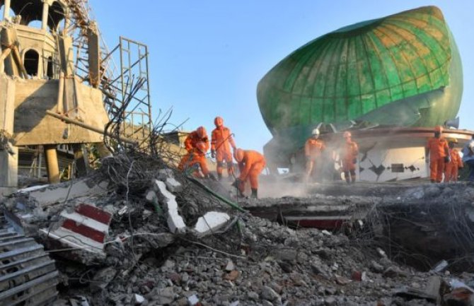 U zemljotresu u Indoneziji poginula 131 osoba
