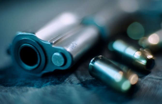 Zaplijenjena dva pištolja prilikom pretresa stana u Ulcinju