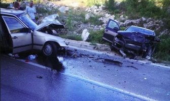 Teška saobraćajna nezgoda na putu Trebinje-Herceg Novi, više povrijeđenih