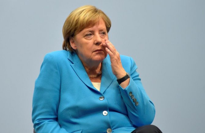 Traže od Merkelove da podnese ostavku: Gubi se (VIDEO)