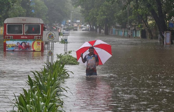 U Indiji tokom sezone monsunskih kiša stradalo 860 osoba