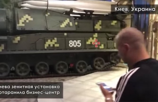 Tokom probe vojne parade protivraketni sistem uletio u zgradu (VIDEO)