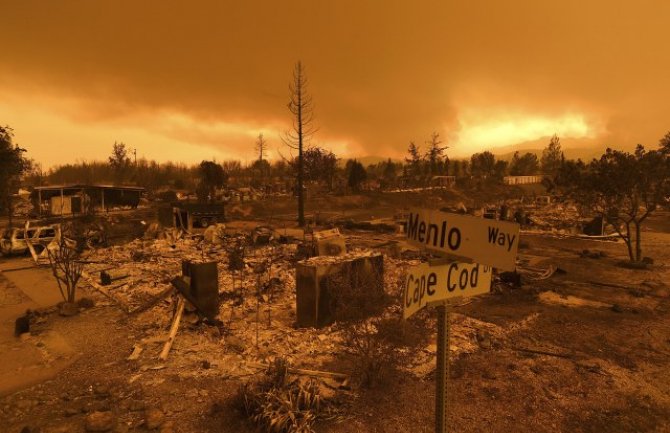 Potpuno ugašen veliki šumski požar u Kaliforniji